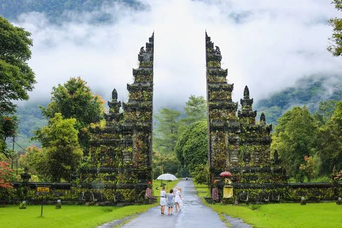 Handara Gate & North Bali Scenic Tour — Bali